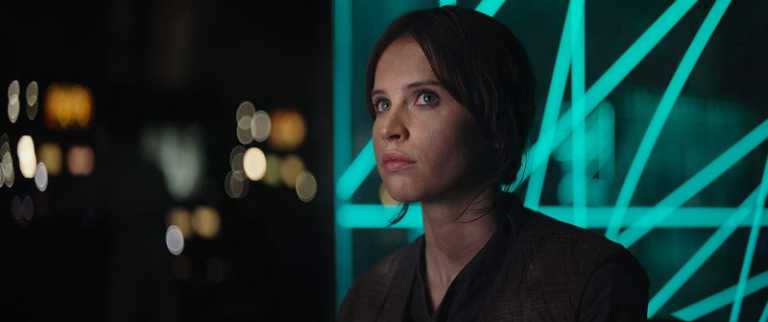 Felicity Jones posa per Glamour Magazine