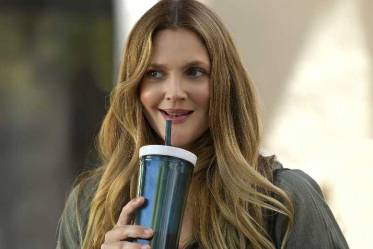 How to be single con Drew Barrymore ha un regista?
