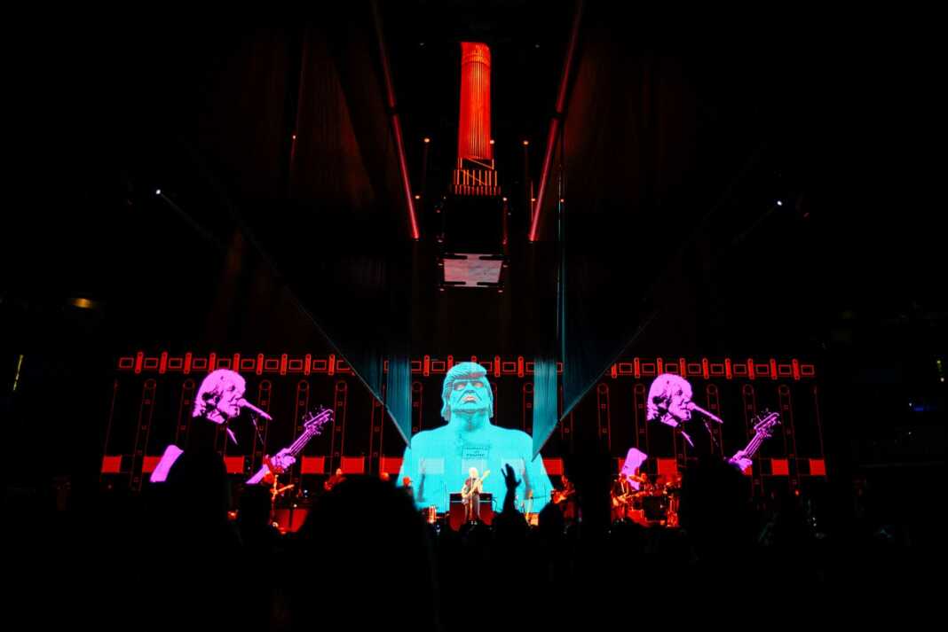 ROGER WATERS: US + THEM