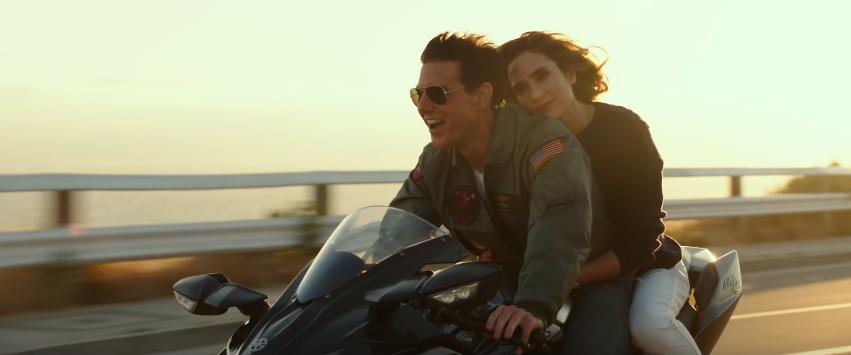 Jennifer Connelly and Tom Cruise in Top Gun - Maverick