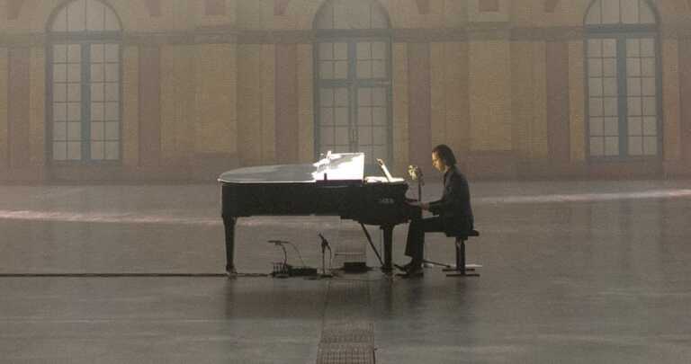 Idiot Prayer – Nick Cave alone at Alexandra Palace