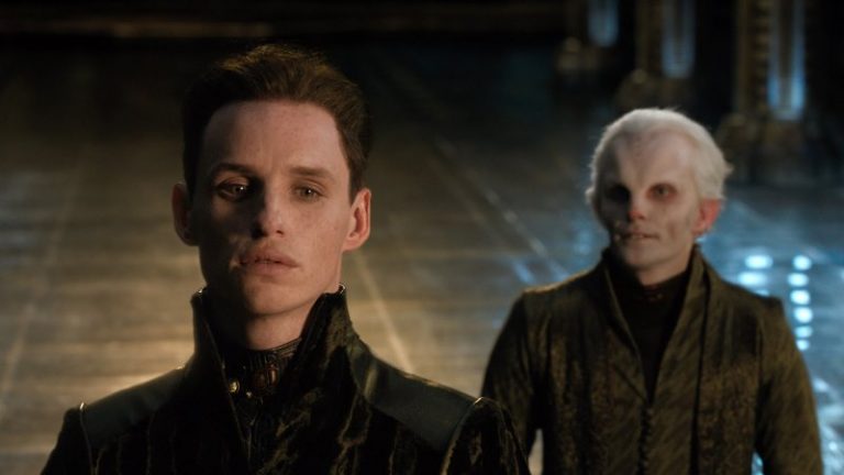 Eddie Redmayne alieno sexy in Jupiter – il Destino dell’Universo
