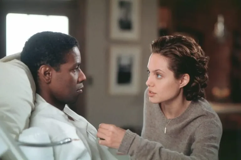 Il collezionista di ossa: libro, trama e cast del film con Denzel Washington Il collezionista di ossa: libro, trama e cast del film con Denzel Washington