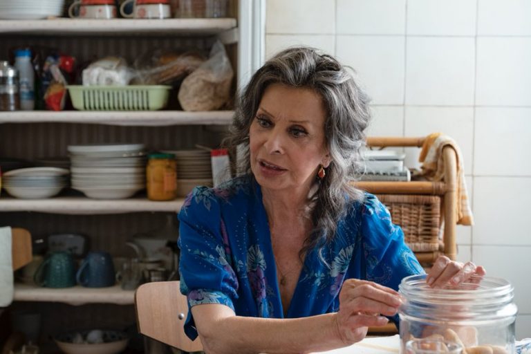 La vita davanti a sé, recensione del film con Sophia Loren