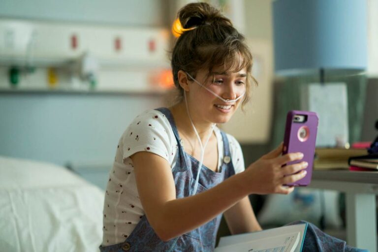 Haley Lu Richardson, chi è? Curiosità sull’attrice di A Un Metro Da Te