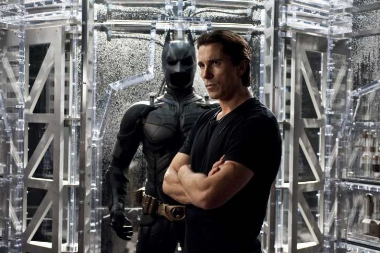Ecco Christian Bale in visita ai feriti della strage di Denver!