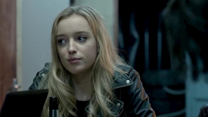 Phoebe Dynevor in Snatch