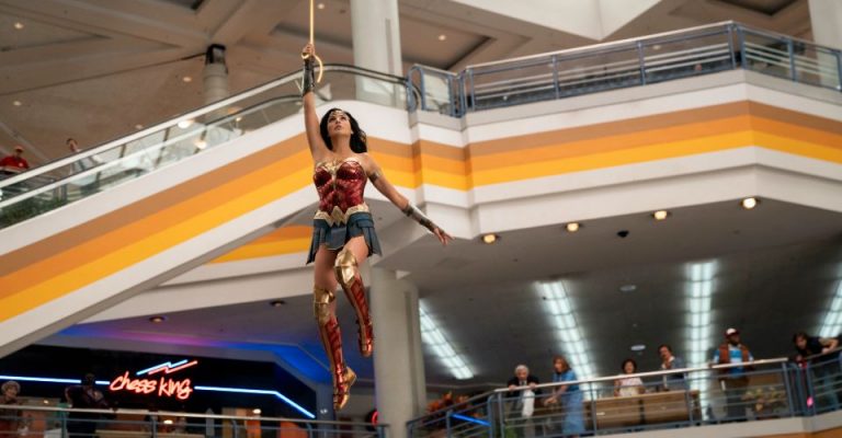 Wonder Woman 1984: ecco perché Diana non sfoggia né la spada né lo scudo