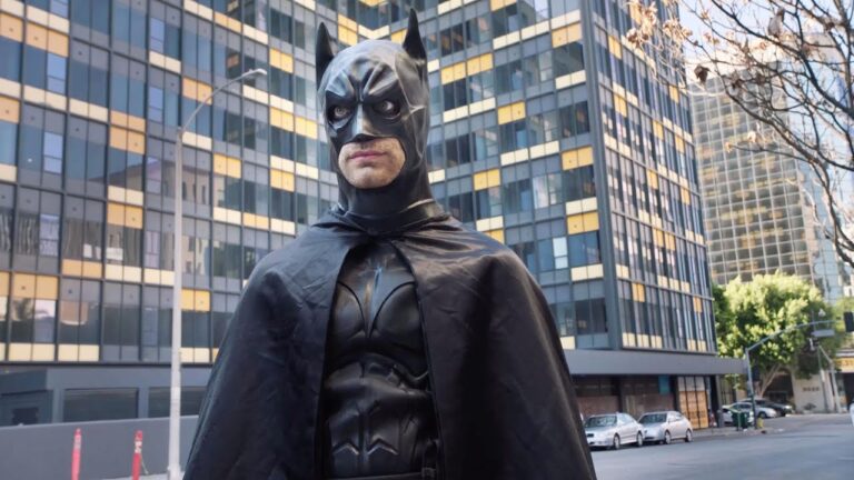 Batman alle prese con gli effetti della pandemia in un video parodia