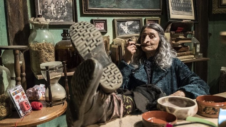 La befana vien di notte: trama, cast e curiosità del film con Paola Cortellesi
