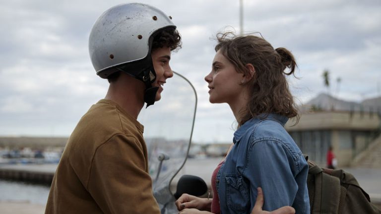 Sulla stessa onda: trailer del film originale Netflix italiano Sulla stessa onda: trailer del film originale Netflix italiano