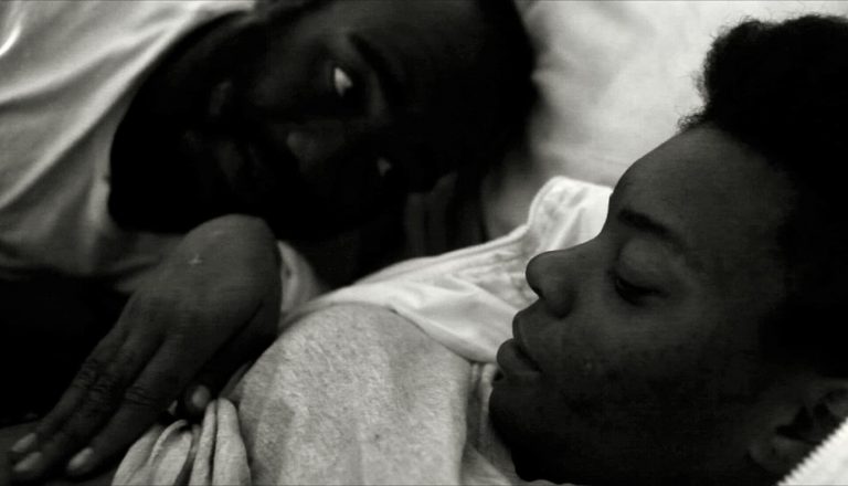 Dirty Feathers: recensione del film di Carlos Alfonso Corral