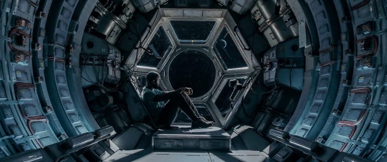 Estraneo a bordo: trailer del nuovo film Netflix