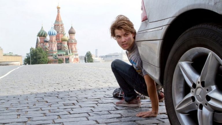 L’ora nera: trama e cast del film con Emile Hirsch
