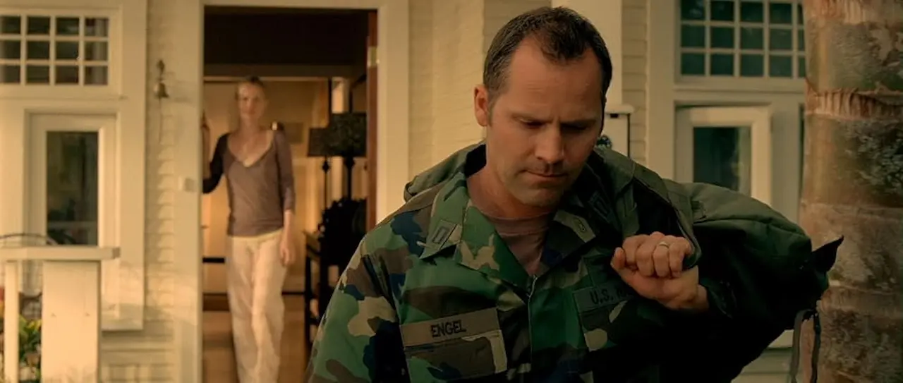 Ailsa Marshall e Rorke Denver in Act of Valor