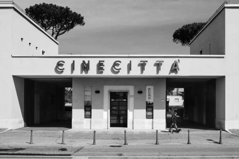 Prove di libertà: le foto di Riccardo Ghilardi in mostra allo Spazio Extra del Maxxi
