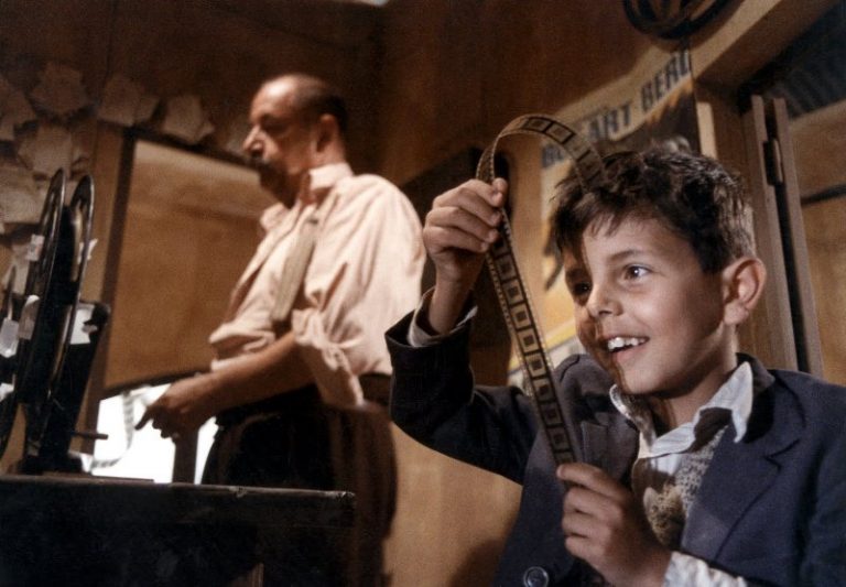 Nuovo Cinema Paradiso: trama, cast e la colonna sonora del film