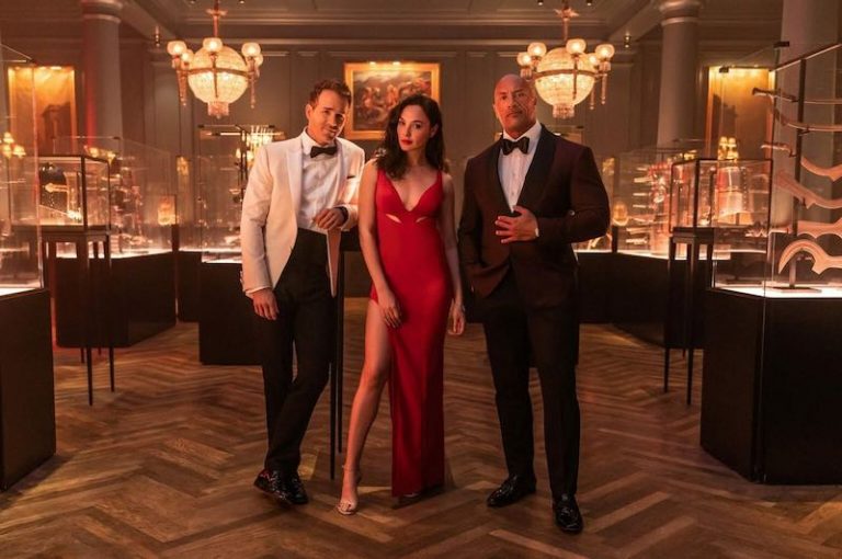 Red Notice con Gadot, Johnson e Reynolds, dal 12 novembre su Netflix