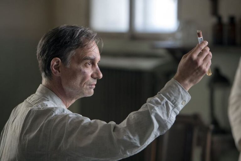 Charlatan – Il potere dell’erborista: la recensione del film di Agnieszka Holland