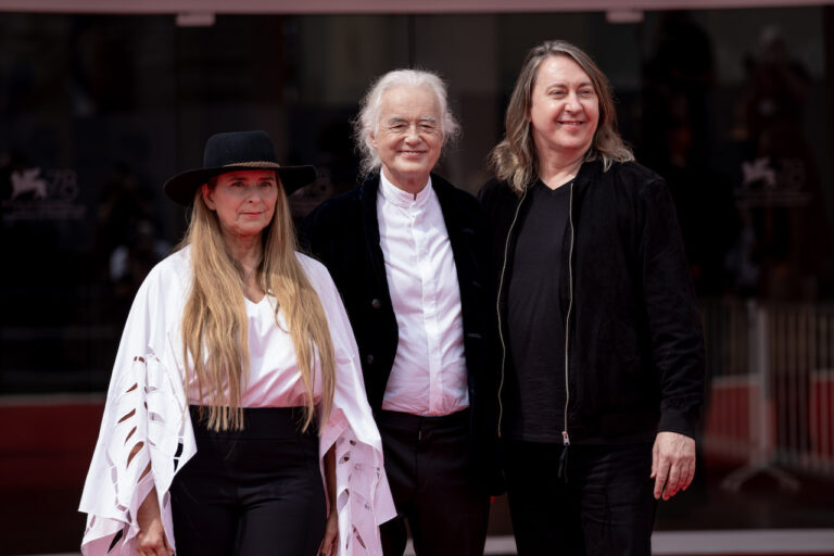Venezia 78, Jimmy Page dei Led Zeppelin sul red carpet