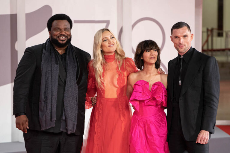 Venezia 78, foto dal red carpet: Kate Hudson, Craig Robinson e Ed Skrein