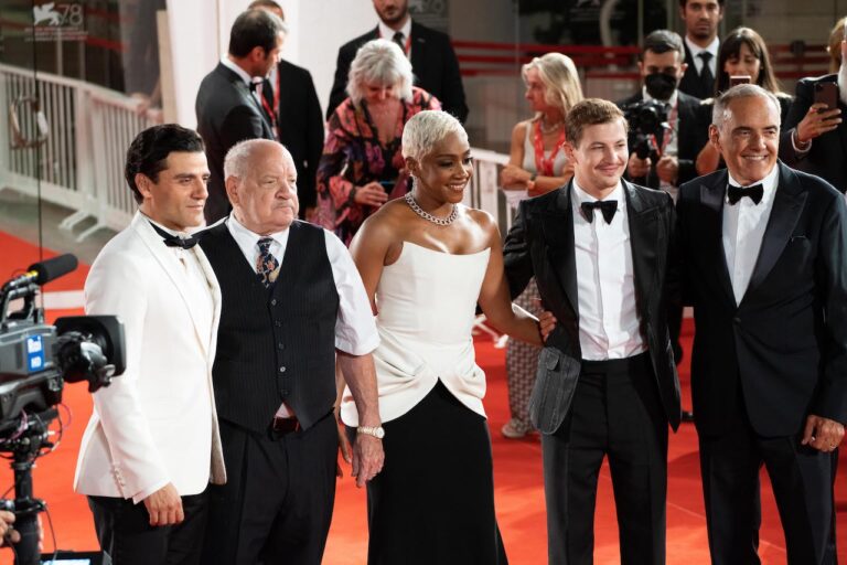 The Card Counter: le foto del red carpet con Oscar Isaac a Venezia 78