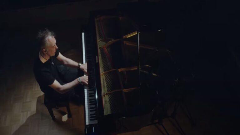 Yann Tiersen: Kerber-The Film, recensione del film musicale Yann Tiersen: Kerber-The Film, recensione del film musicale