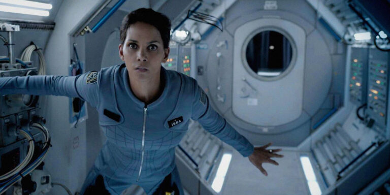 Moonfall: le prime immagini del nuovo film di Roland Emmerich Moonfall: le prime immagini del nuovo film di Roland Emmerich