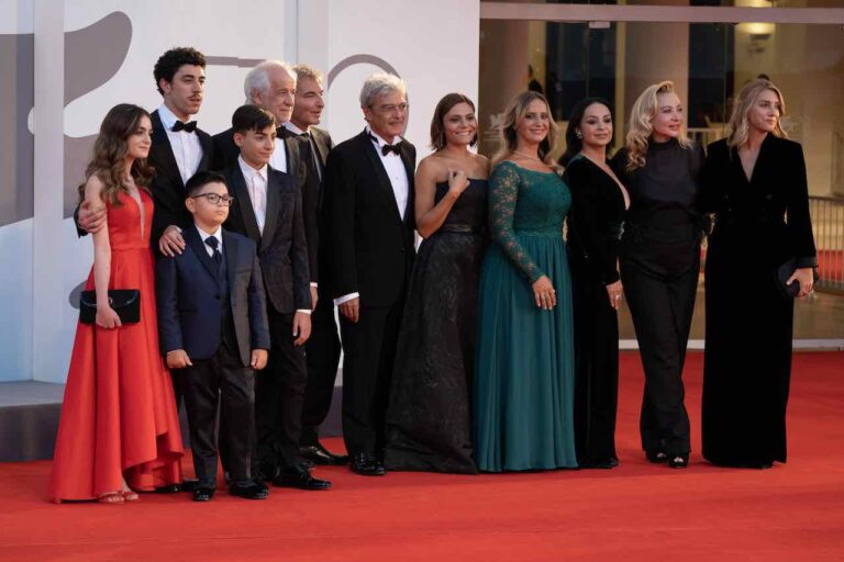 Mario Martone racconta il suo Eduardo Scarpetta in Qui Rido Io a Venezia 78