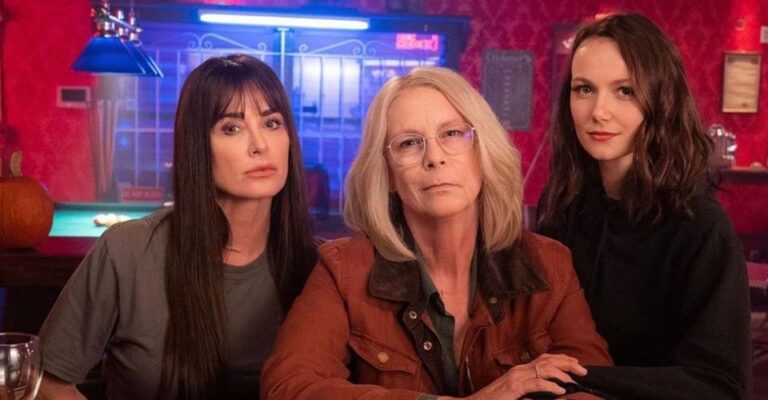 Halloween Ends: la prima foto ufficiale mostra il nuovo trio protagonista Halloween Ends: la prima foto ufficiale mostra il nuovo trio protagonista
