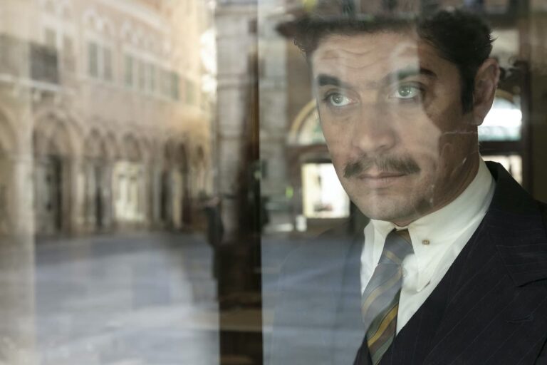L’ombra del giorno: trailer del film con Riccardo Scamarcio