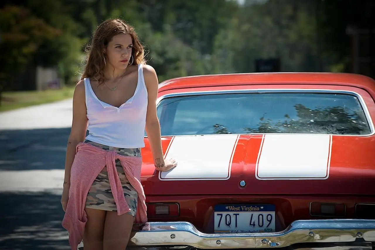 Riley Keough in La truffa dei Logan