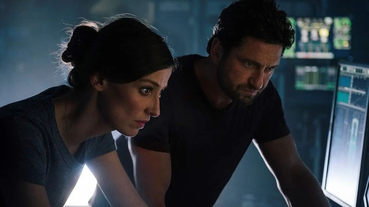 Gerard Butler e Alexandra Maria Lara in Geostorm