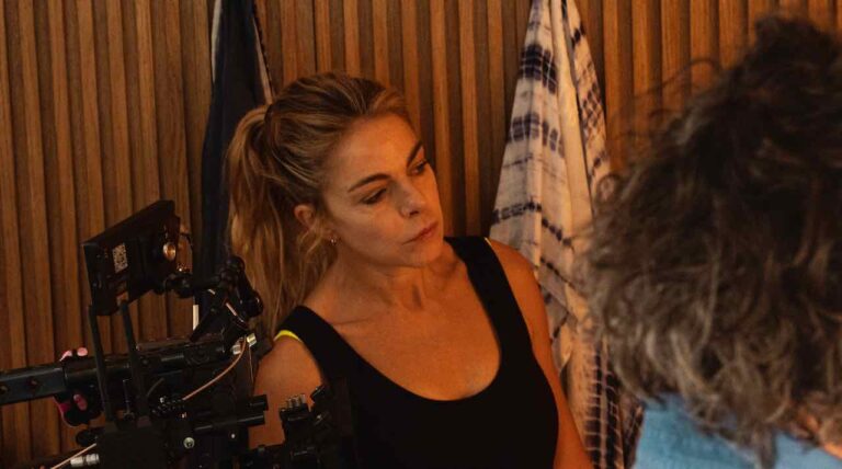 TAPIRULÀN: Claudia Gerini nel poster e nelle prime foto del suo esordio alla regia