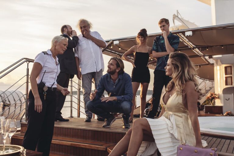 Triangle of Sadness di Ruben Östlund incanta Cannes