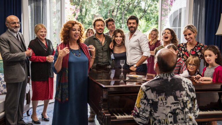A casa tutti bene: trama, cast e curiosità sul film