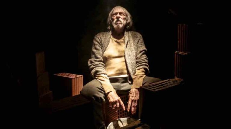 L’angelo dei muri, la recensione del film Tucker in uscita