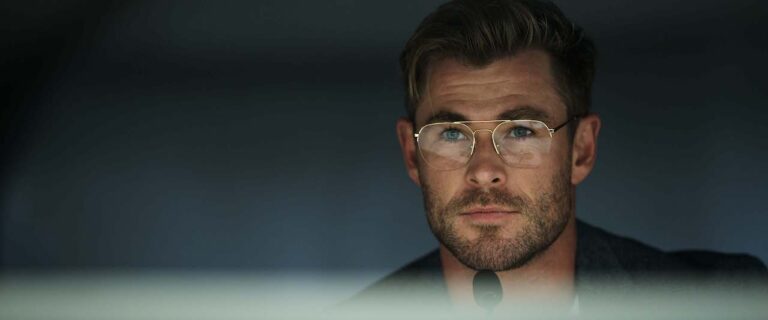 Chris Hemsworth manipola la mente nella prima clip ufficiale di Spiderhead