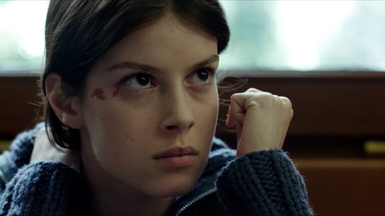 La ragazza ha volato: recensione del film scritto dai fratelli D’Innocenzo