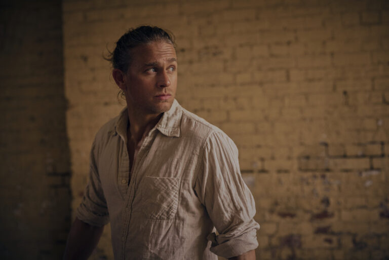 Shantaram: la nuova serie con Charlie Hunnam