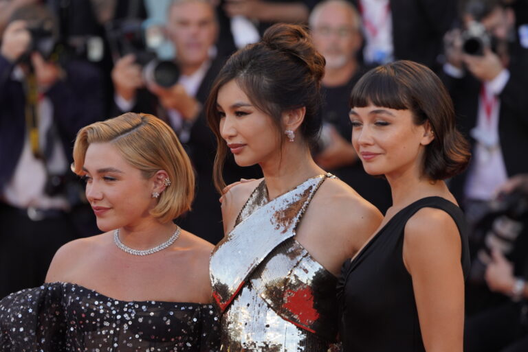 Venezia 79, le foto dal red carpet: Harry Styles, Florence Pugh, Olivia Wilde, Chris Pine e Gemma Chan