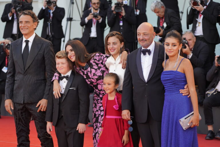 L’immensità: le foto dal red carpet di Penelope Cruz, Emanuele Crialese e…