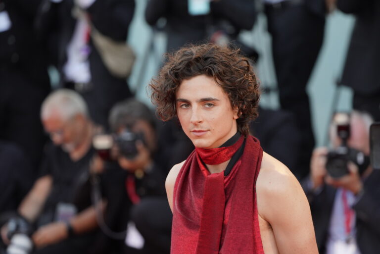 Leonardo DiCaprio ha consigliato a Timothée Chalamet “Niente droghe pesanti e film coi supereroi”