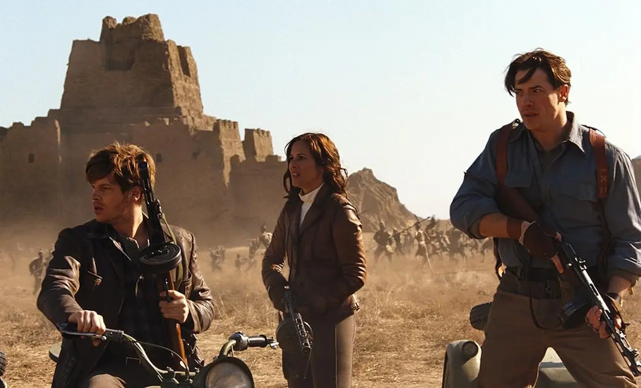Brendan Fraser, Maria Bello e Luke Ford in La mummia - La tomba dell'Imperatore Dragone