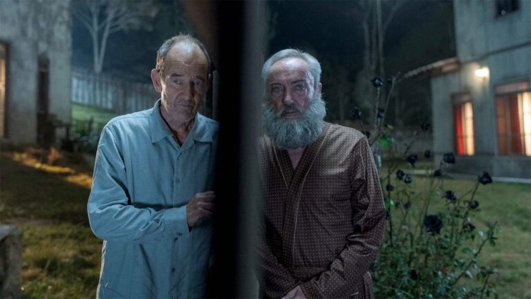 Il mio vicino Adolf, il trailer e poster del film con Udo Kier Il mio vicino Adolf, il trailer e poster del film con Udo Kier
