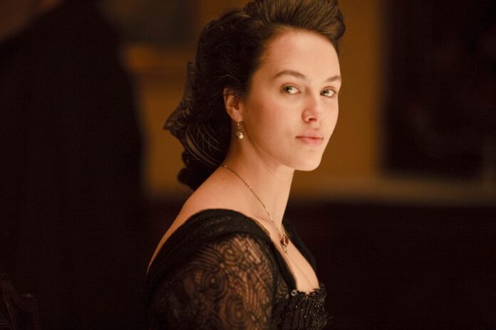 Jessica-Brown-Findlay-Instagram