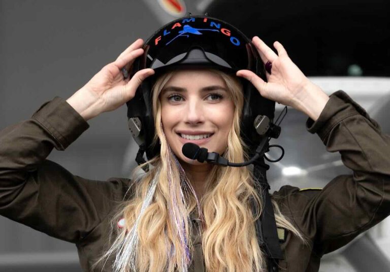 Emma Roberts nella prima foto di Space Cadet