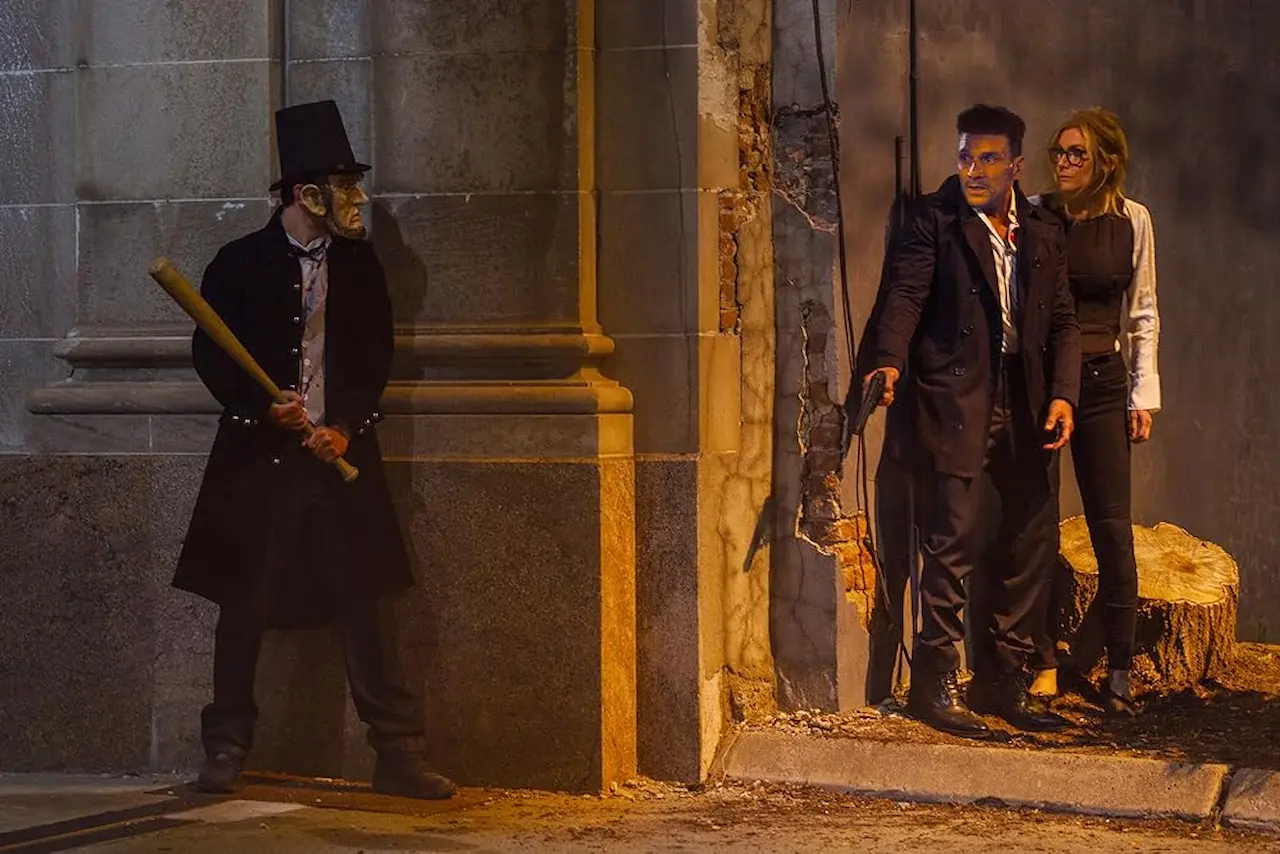 Frank Grillo, Elizabeth Mitchell e Roman Blat in La notte del giudizio - Election Year