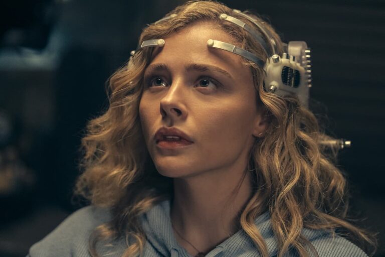 INVERSO – The Peripheral: recensione della serie Prime Video con Chloë Grace Moretz