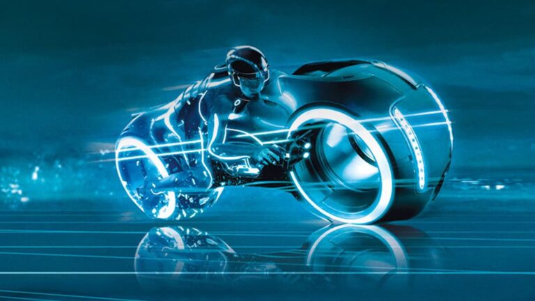 Tron 3: il regista di Maleficent 2 è in trattative per il sequel, fissata la data di inizio della produzione